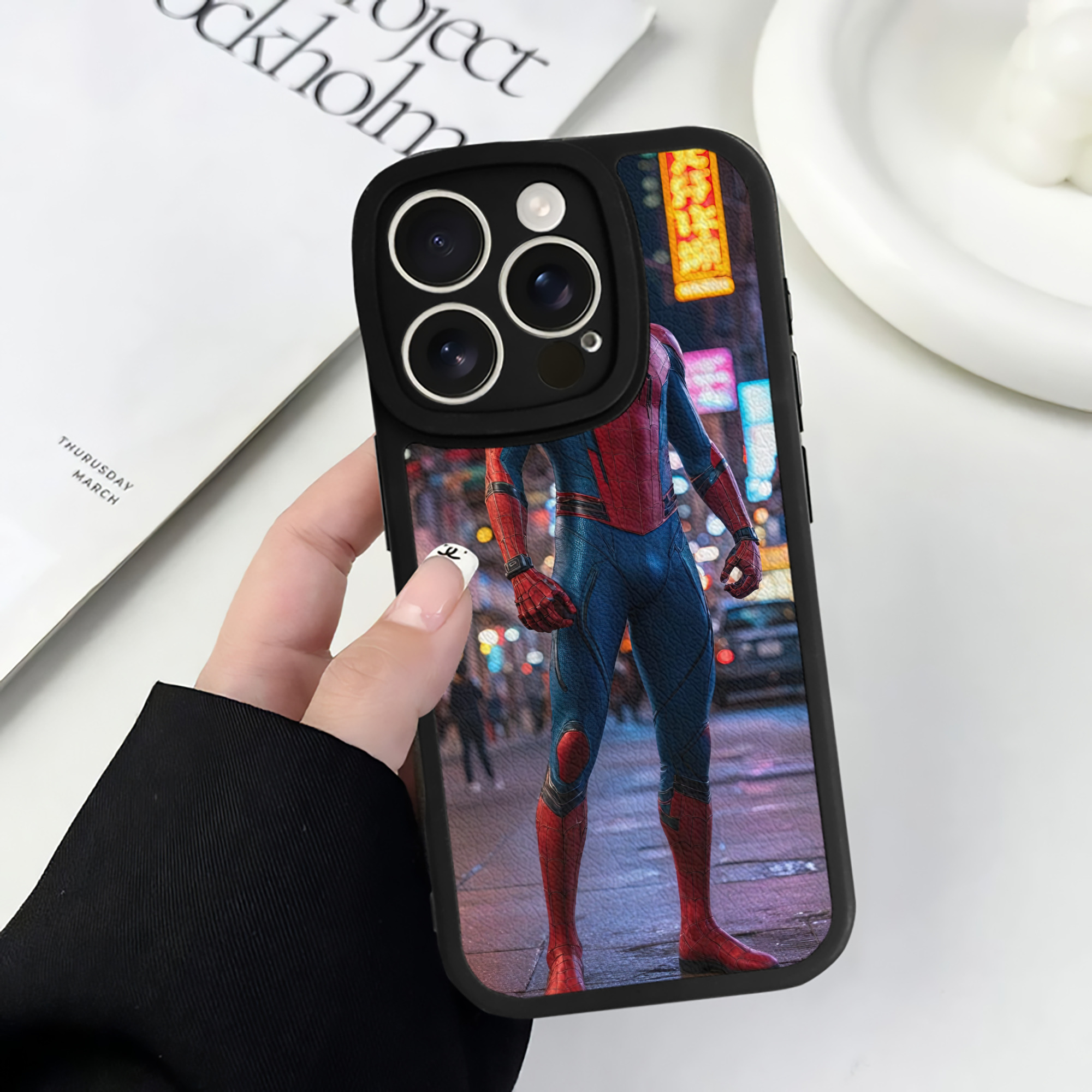 Spider Man スパイダーマン 【iPhone 16シリーズ対応】シリコンスマホケース（レザー調） 材質：シリコン